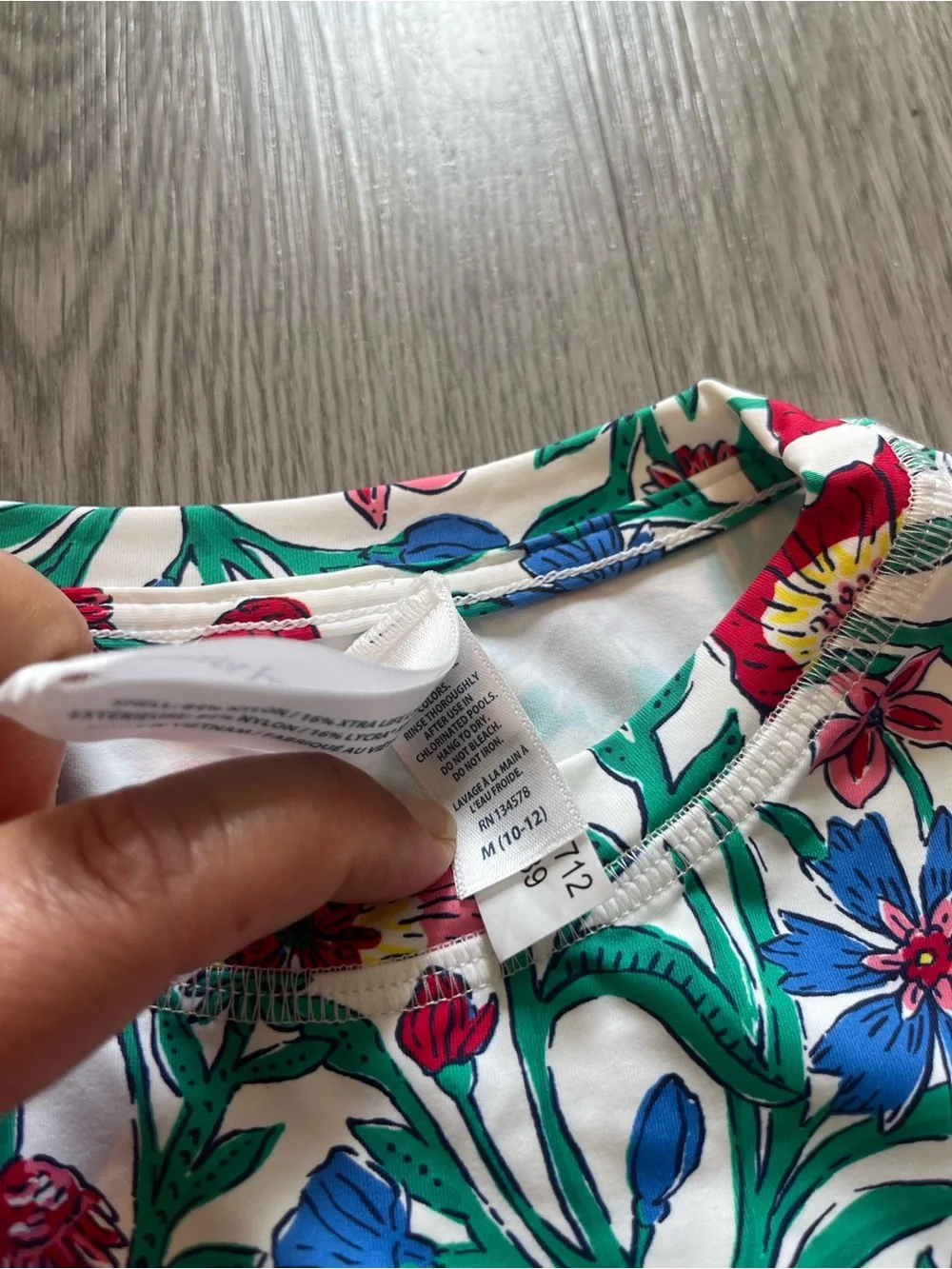 Vineyard vines girls tisbury floral long sleeve swim shirt / rashguard